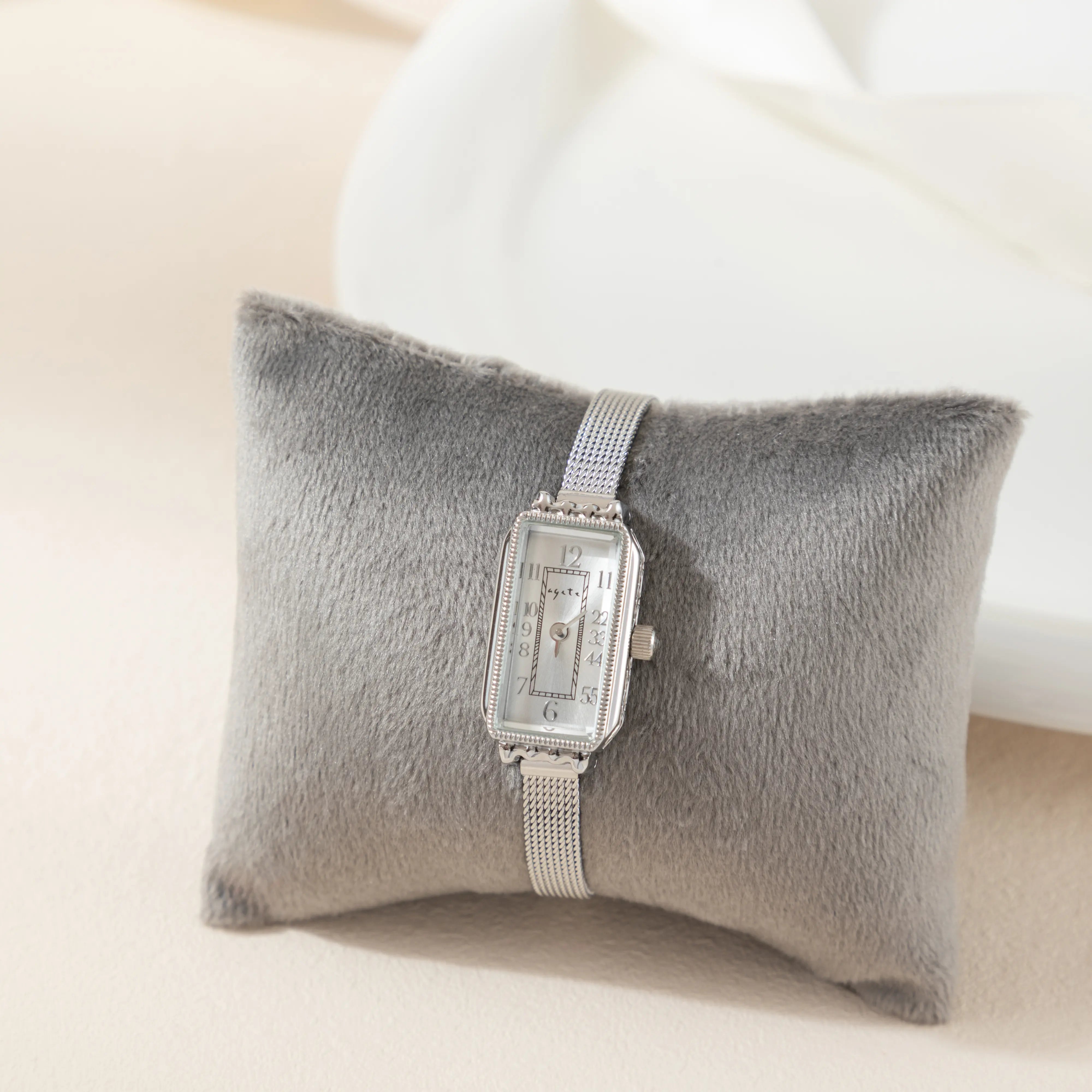 Theresa – Orologio Dorato con Quadrante Rettangolare